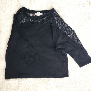 Sz L Stylish Back Top w/ Lace Details